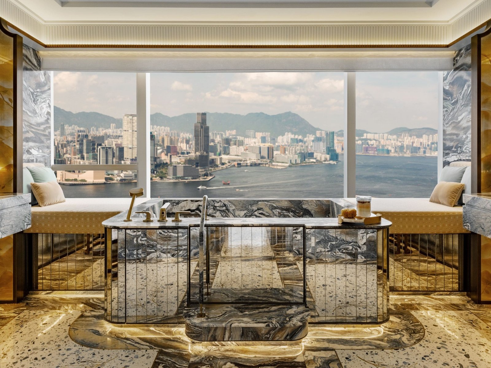 Chine, Hong Kong – Island Shangri-La, Hong Kong, 3 nuits en Horizon Harbour View, petits-déjeuners inclus pour 2.